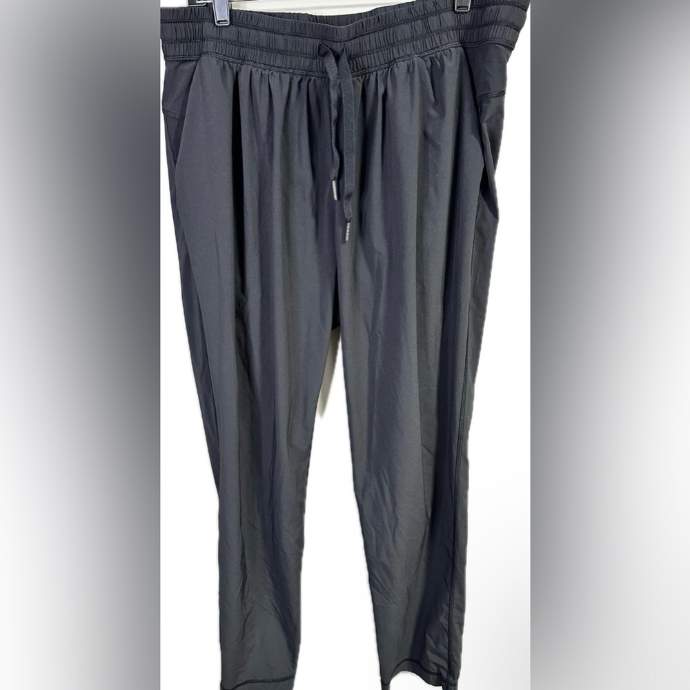 Lululemon Black Pants Size 12 in Black
